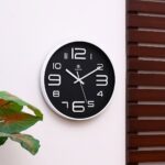 HIGH CONTRAST ROUND WALL CLOCK