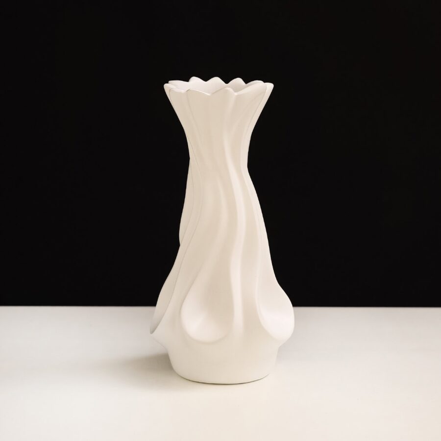 TWISTED BLACK DECORE VASE